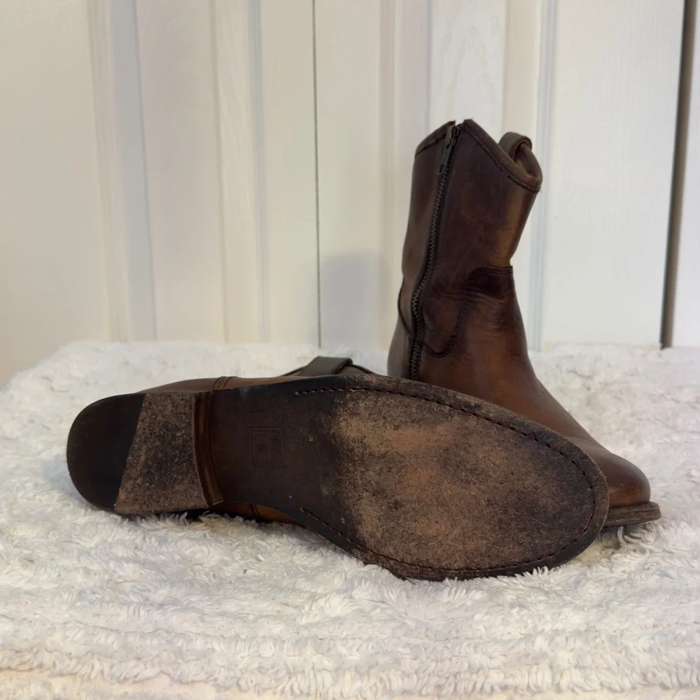 Frye Melissa Button Short Boot. Distressed leather. 8 B. Gently worn - Picture 7 of 13